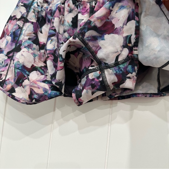 Lululemon Hotty Hot Short II 2.5" Utopia Multi Deep Phantom Black Purple White 6 - Picture 5 of 12